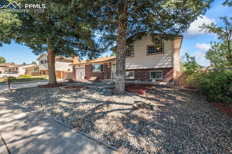 4507 Shadowglen Dr, Colorado Springs, CO 80918