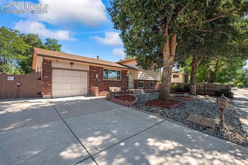 4507 Shadowglen Dr, Colorado Springs, CO 80918