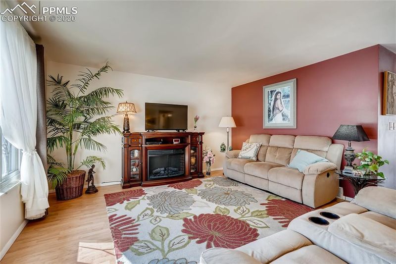 4510 Ridgeglen Rd, Colorado Springs, CO 80918
