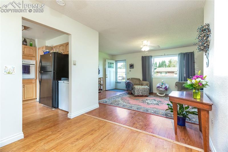 4523 Shadowglen Dr, Colorado Springs, CO 90918