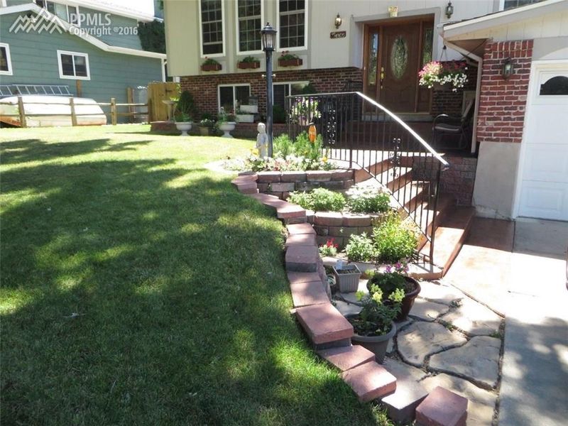 4527 Ridgeglen Rd, Colorado Springs, CO 80918