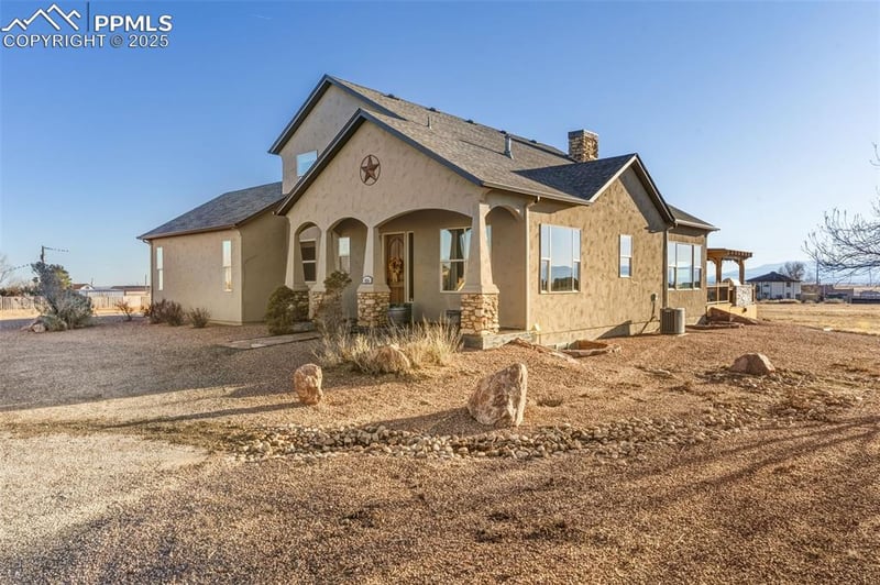 454 E Fredonia Dr, Pueblo, CO 81007
