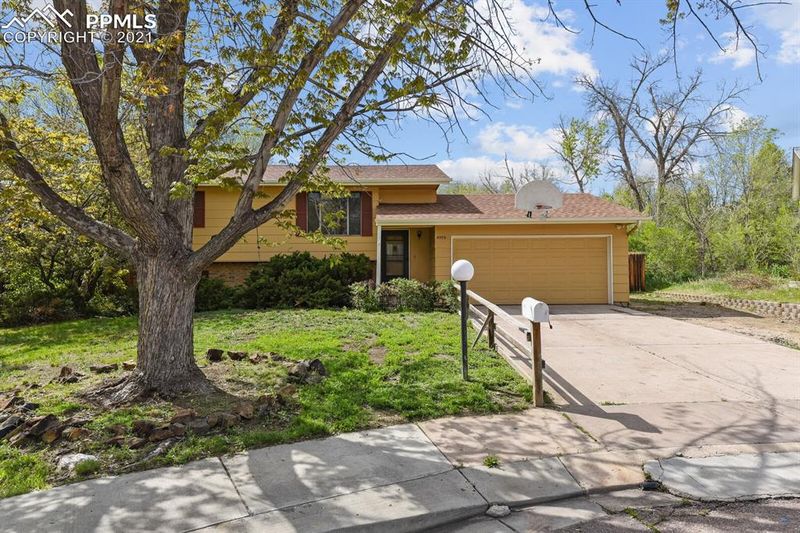 4550 Endicott Dr, Colorado Springs, CO 80916