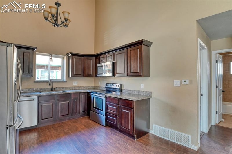 4550 Hollyridge Dr, Colorado Springs, CO 80916