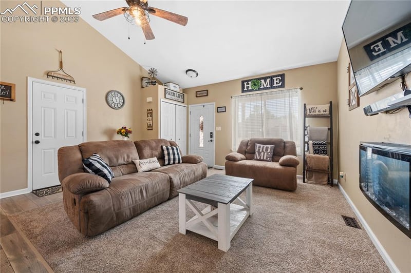 4560 Hollyridge Dr, Colorado Springs, CO 80916