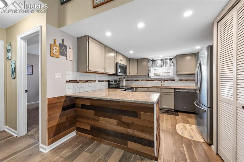 4560 Hollyridge Dr, Colorado Springs, CO 80916