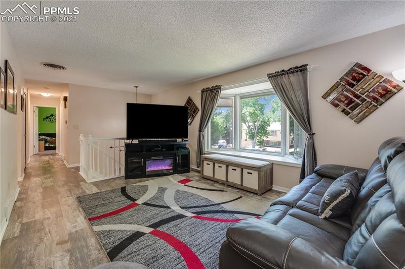 4567 Debonair Cir, Colorado Springs, CO 80917