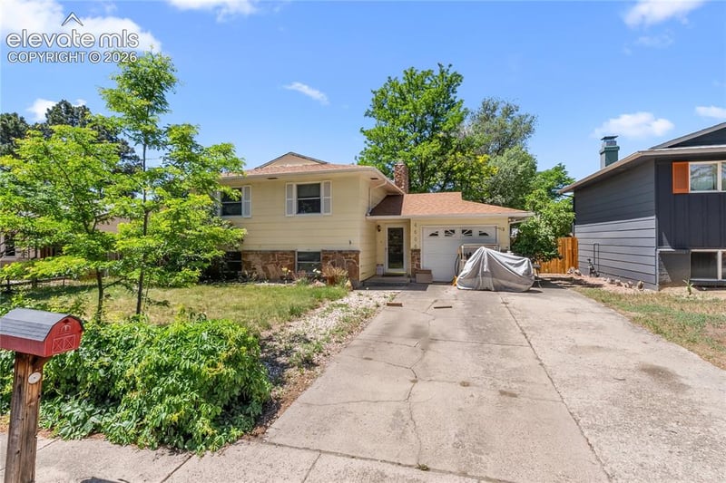 4606 La Cresta Dr, Colorado Springs, CO 80918