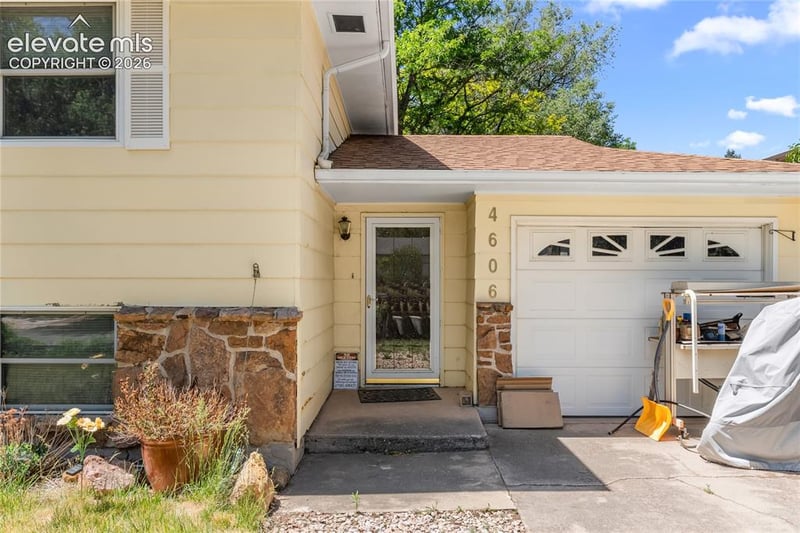 4606 La Cresta Dr, Colorado Springs, CO 80918