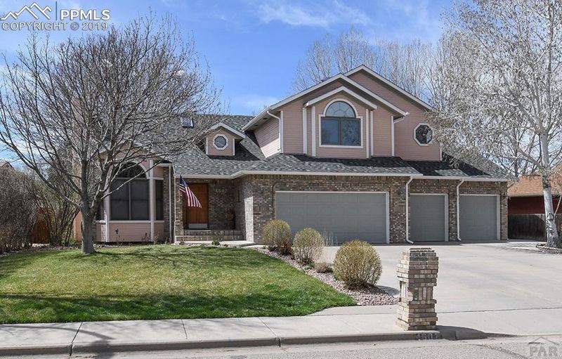 4607 Cedarweed Blvd, Pueblo, CO 81001