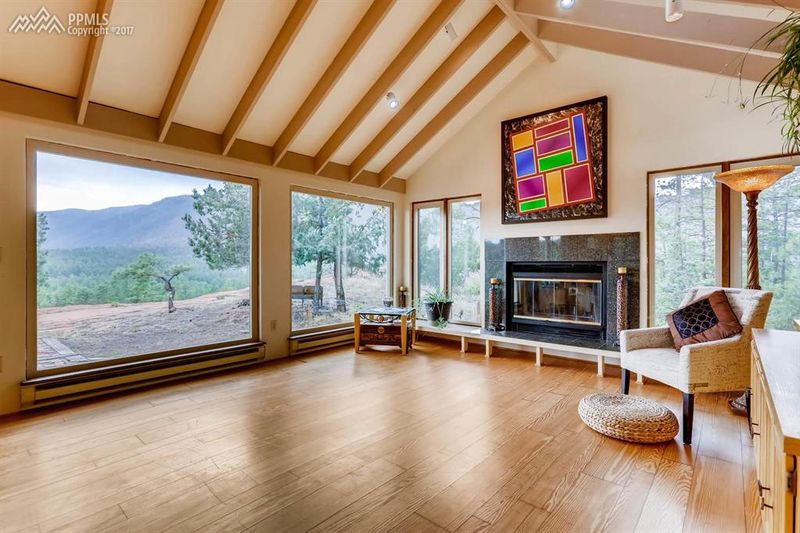 4611 Cheyenne Dr, Larkspur, CO 80118