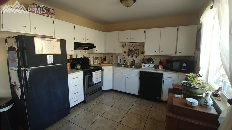 4660 Debonair Cir, Colorado Springs, CO 80917