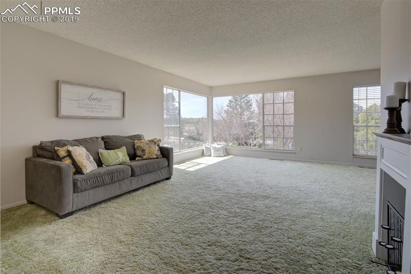4708 Constitution Ave, Colorado Springs, CO 80915