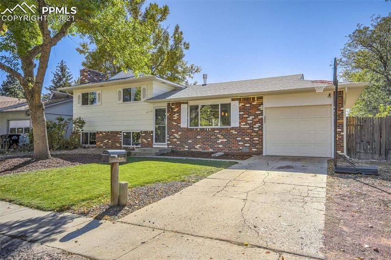 4710 La Cresta Dr, Colorado Springs, CO 80918