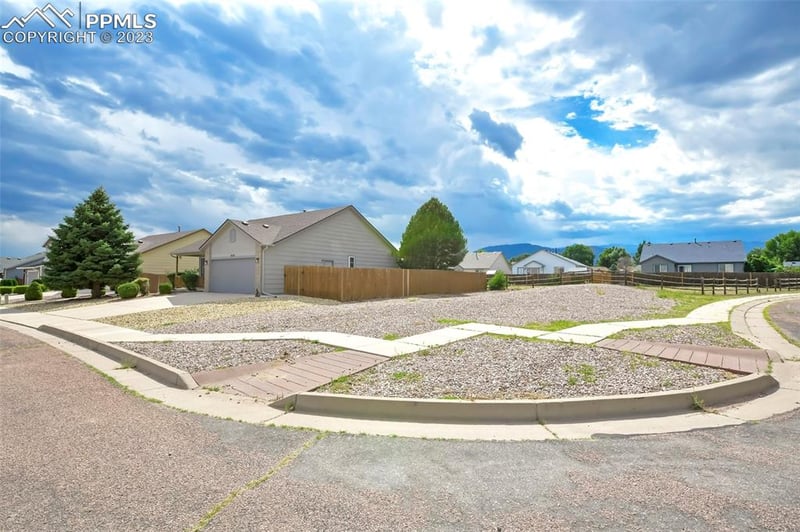 4712 Pathfinder Dr, Colorado Springs, CO 80911