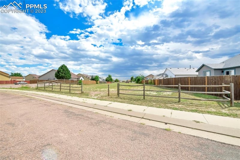 4712 Pathfinder Dr, Colorado Springs, CO 80911