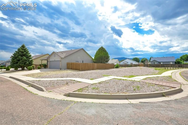 4712 Pathfinder Dr, Colorado Springs, CO 80911