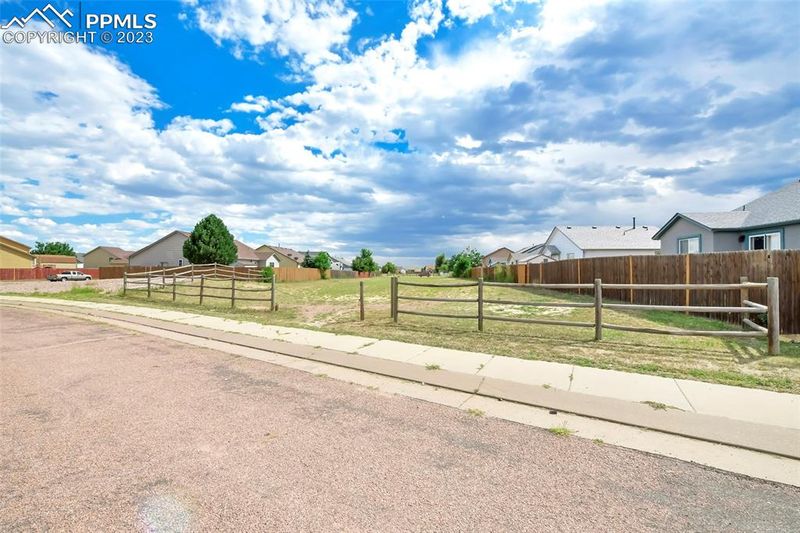 4712 Pathfinder Dr, Colorado Springs, CO 80911