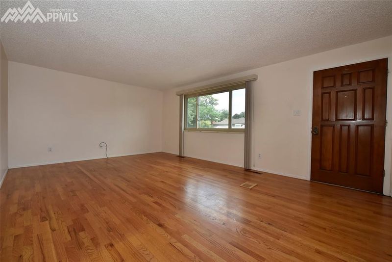 4754 Shadowglen Dr, Colorado Springs, CO 80918