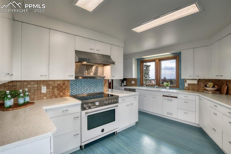 4807 Avondale Cir, Colorado Springs, CO 80917