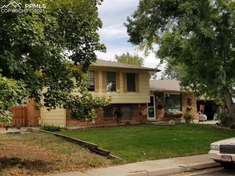 4811 S Hackamore Dr, Colorado Springs, CO 80918