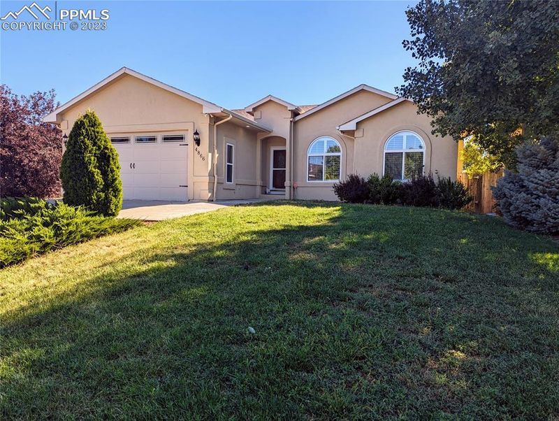 4866 Crested Hill Dr, Pueblo, CO 81008