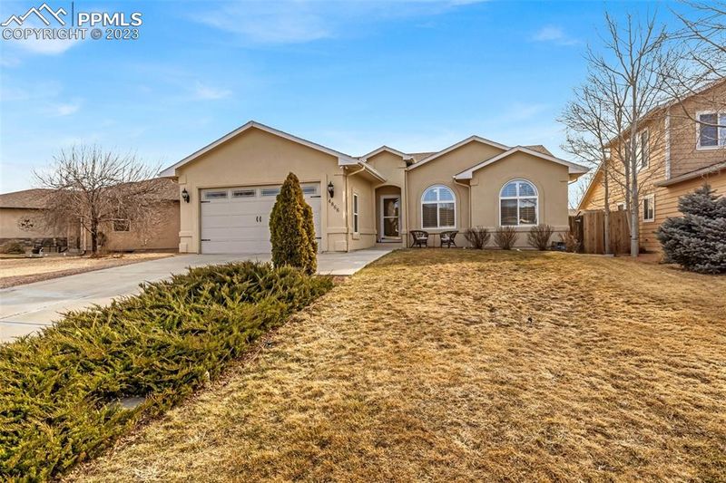 4866 Crested Hill Dr, Pueblo, CO 81008