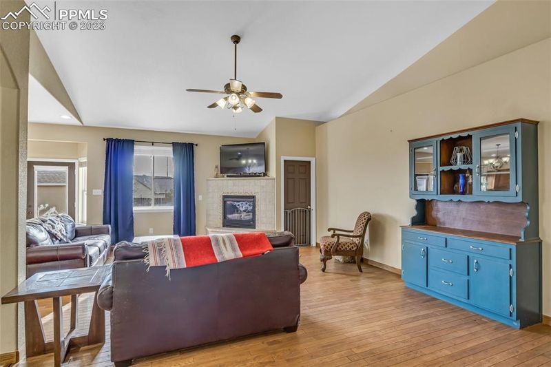 4866 Crested Hill Dr, Pueblo, CO 81008