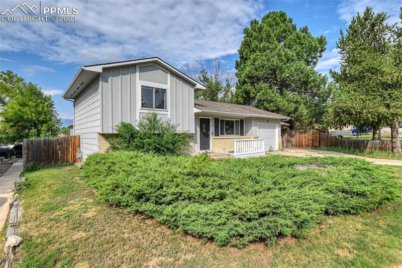 4890 Sonata Dr, Colorado Springs, CO 80918