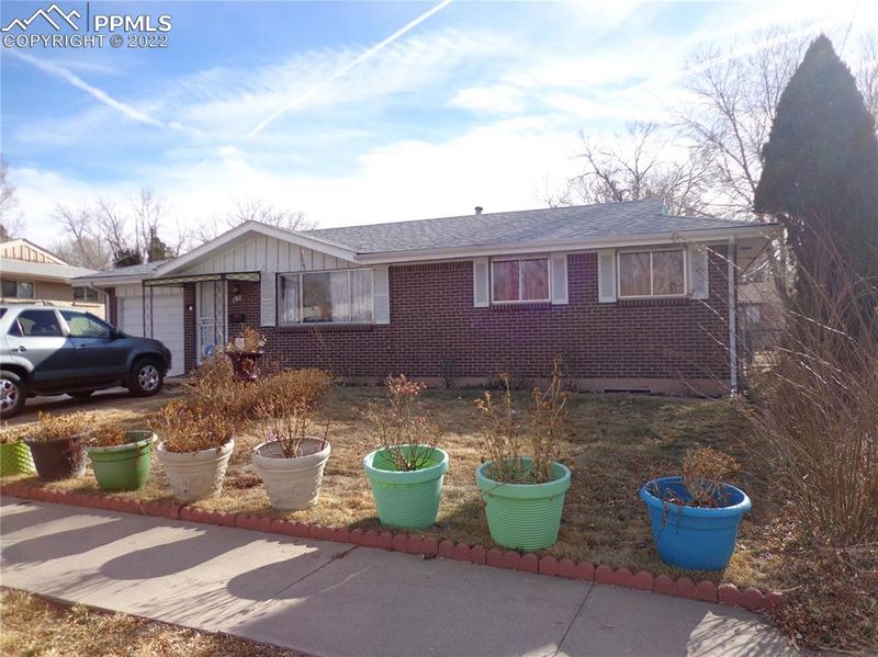 49 S Roosevelt St, Colorado Springs, CO 80910
