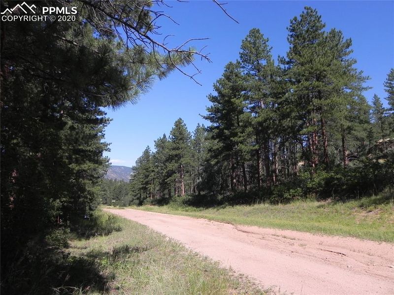 4900 Mohawk Dr, Larkspur, CO 80118