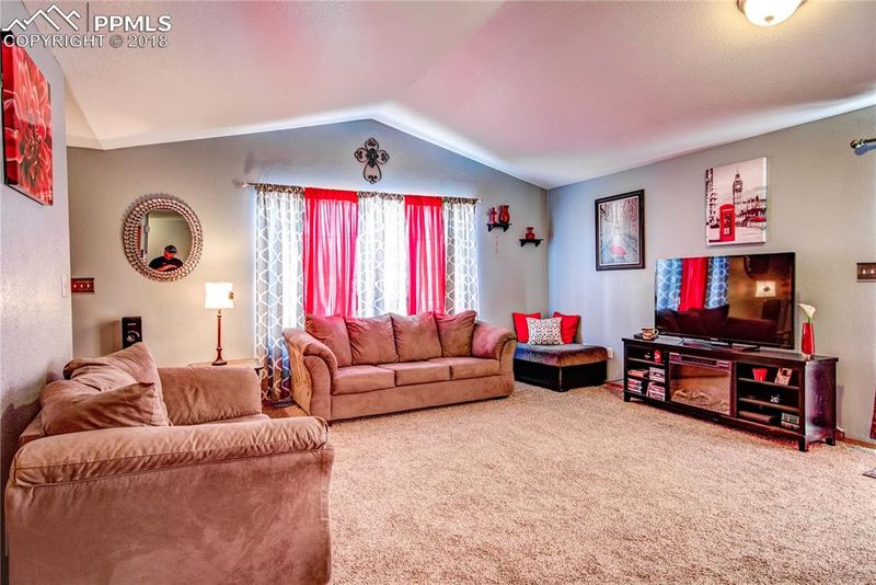 4907 Prospect Dr, Pueblo, CO 81001