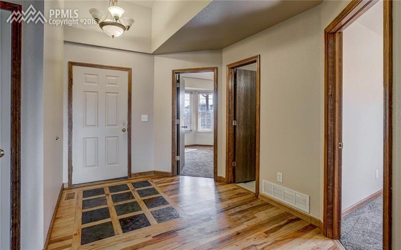 4910 Pathfinder Dr, Colorado Springs, CO 80911