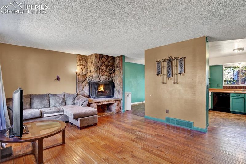 4914 Dewar Dr, Colorado Springs, CO 80916
