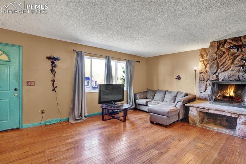 4914 Dewar Dr, Colorado Springs, CO 80916