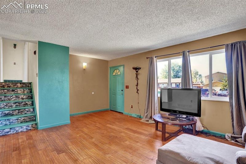 4914 Dewar Dr, Colorado Springs, CO 80916