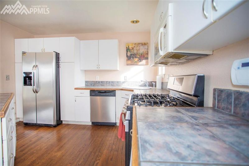 4925 N Eldon Dr, Colorado Springs, CO 80916