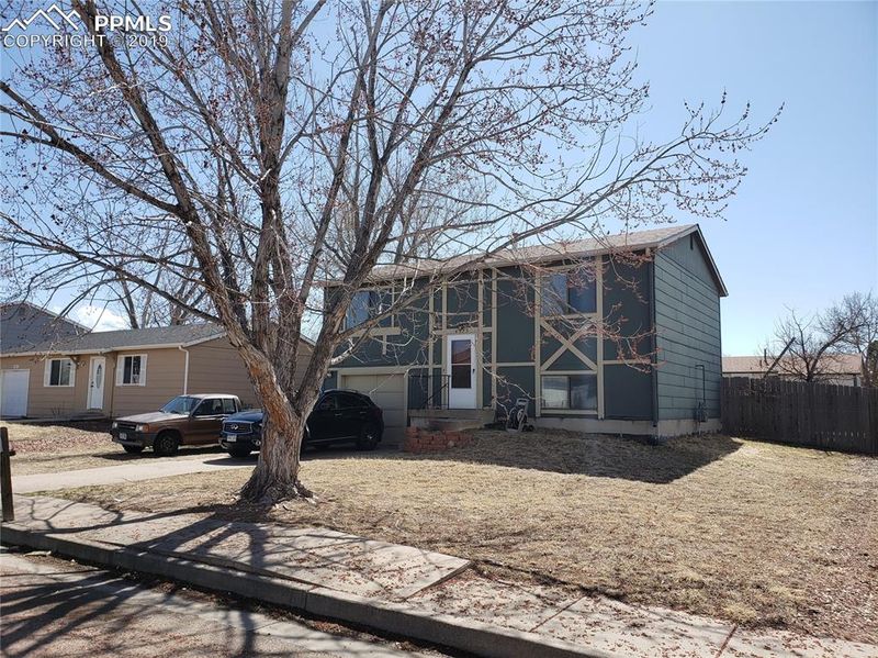 4975 Ivor Dr, Colorado Springs, CO 80916