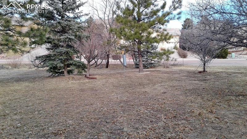 5 Rangely Dr, Colorado Springs, CO 80921