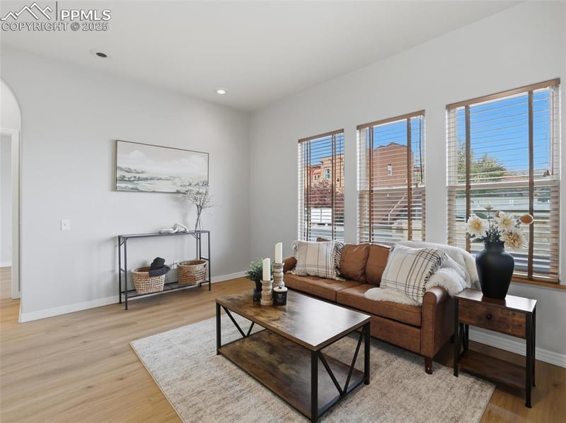 5 Taos Pl, Manitou Springs, CO 80829