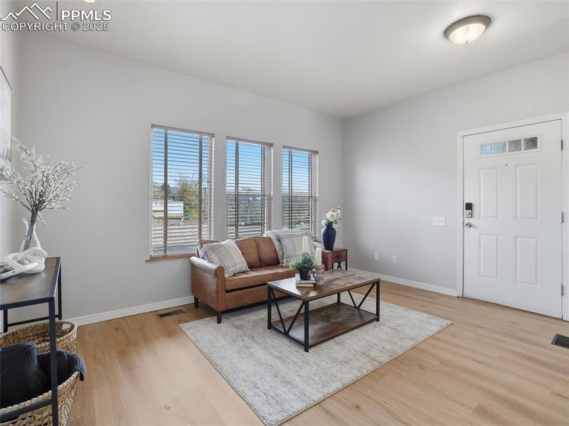 5 Taos Pl, Manitou Springs, CO 80829