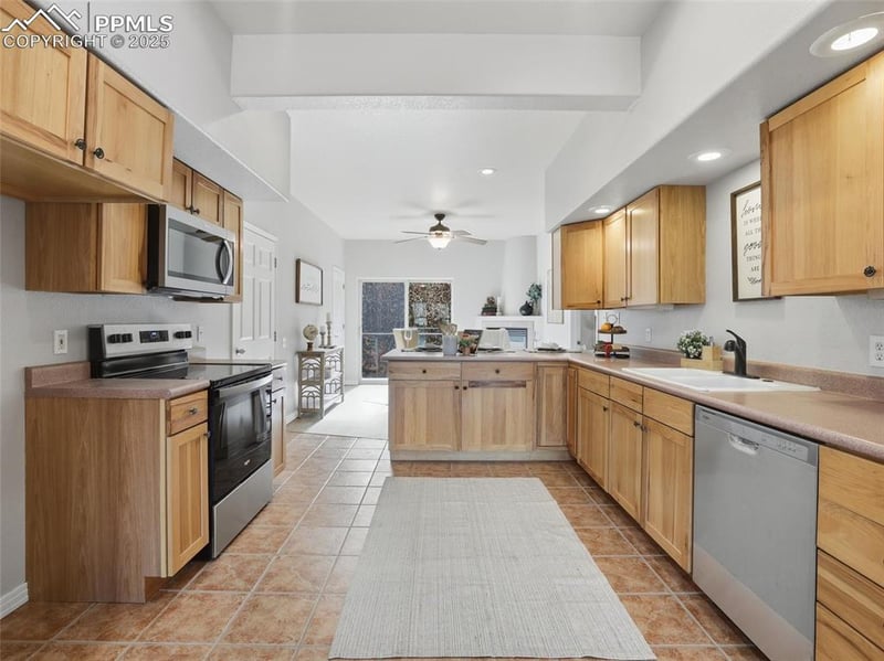 5 Taos Pl, Manitou Springs, CO 80829