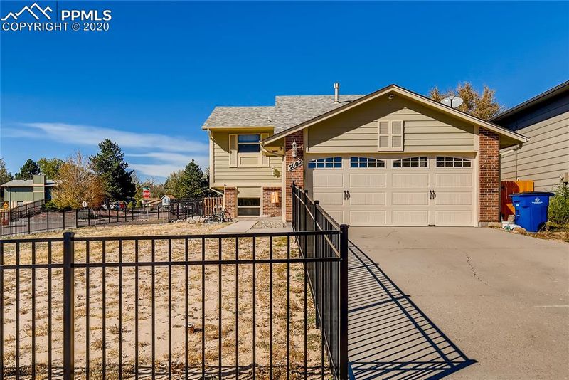 5002 Victory Rd, Colorado Springs, CO 80911