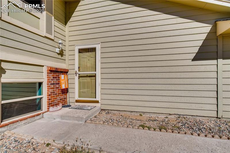5002 Victory Rd, Colorado Springs, CO 80911