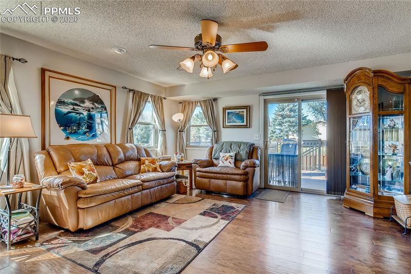 5002 Victory Rd, Colorado Springs, CO 80911