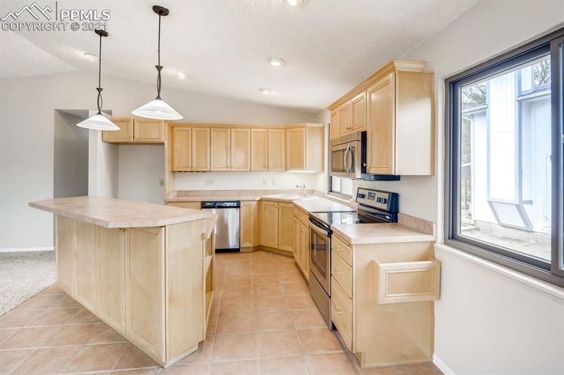 5004 Hackamore Dr, Colorado Springs, CO 80918