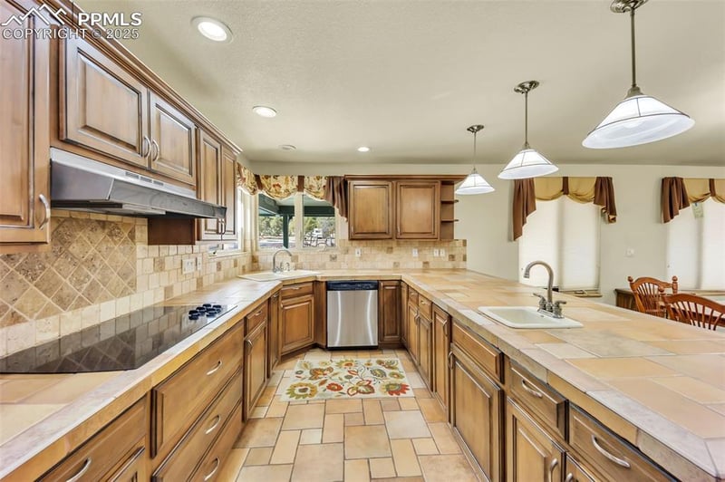 5025 Brady Rd, Colorado Springs, CO 80915