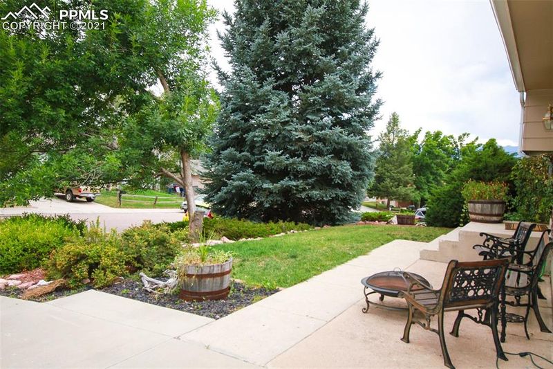 5032 S Raindrop Cir, Colorado Springs, CO 80917
