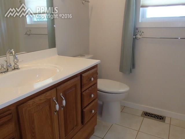 5050 Willowbrook Rd, Colorado Springs, CO 80917