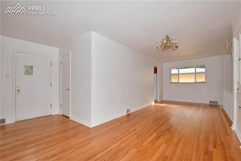 509 Ridgewood Ave, Colorado Springs, CO 80906